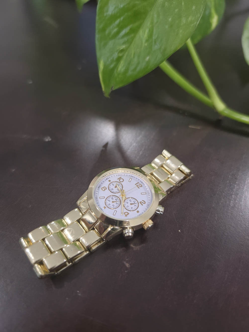 Classic Gold Women's Bracelet Watch - Elegant Lavender Dial